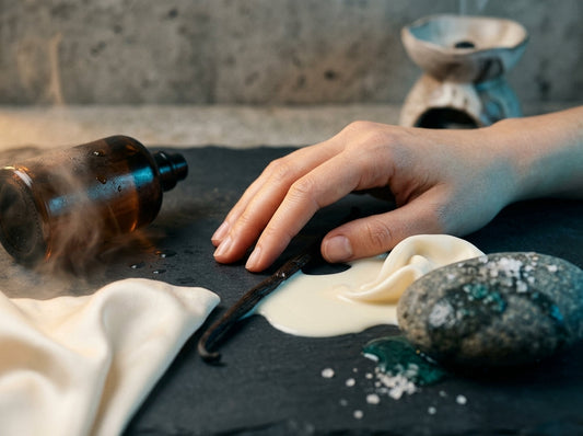 Tendances Olfactives 2026 : Lait, Vanille Fumée et Sel Marin s'imposent en Parfumerie de Niche